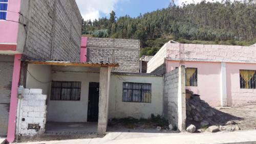 Vendo casa pequeña en Otavalo