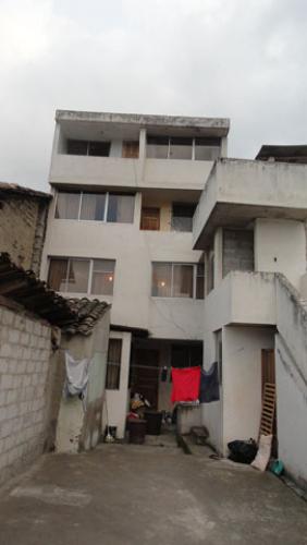 VENDO CASA EN OTAVALO EN EL CENTRO