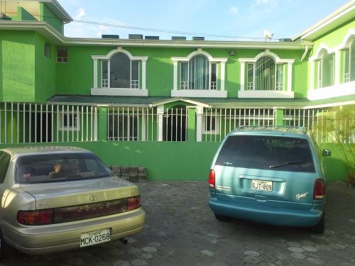 VENDO CASA - EXCELENTE UBICACION-CONOCOTO