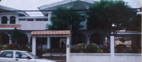 Se vende casa Urdesa Central