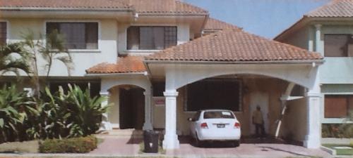 Se vende casa via Samborondón