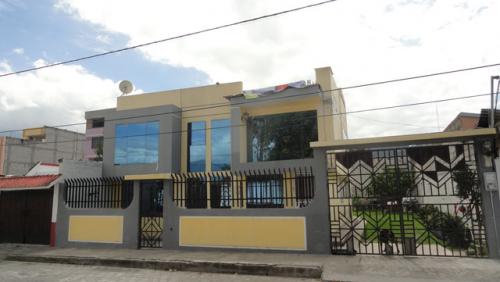 Se vende casa de 2 plantas en Otavalo