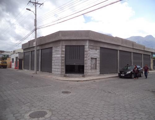 DE OPORTUNIDAD ARRIENDO 6 LOCALES COMERCIALES EN OTAVALO