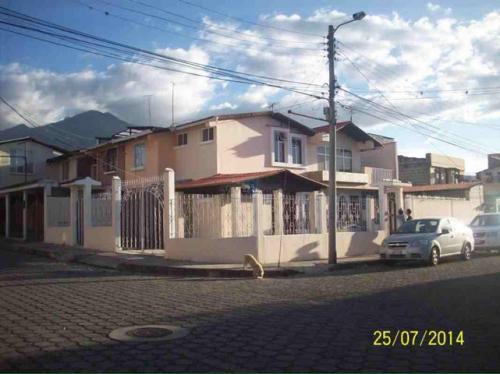 Se vende casa grande esquinera en Ibarra