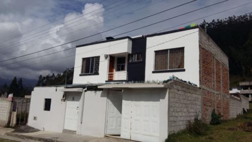 Vendo hermosa casa de cemento armado en Otavalo