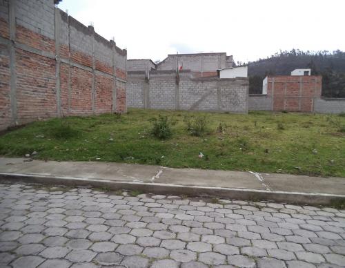 EN OTAVALO VENDO LOTE COMERCIAL