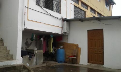 Casa rentera de venta Eloy Alfaro y Aceitunos