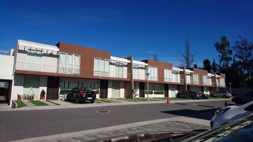 Excelente casa dentro de conjunto en Conocoto, semi nueva