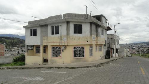 VENDO CASA EN OTAVALO