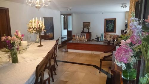 Casa via Samborondon en venta 6 dormitorios