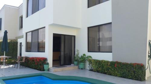 Casa via Samborondon en venta en Urb. Aquamarina 