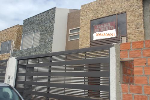 CASA POR ESTRENAR DETRAS DEL MERCURIO