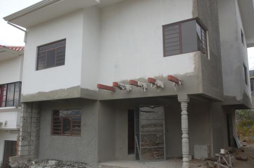 AMPLIA CASA EN CHALLUABAMBA POR TERMINAR