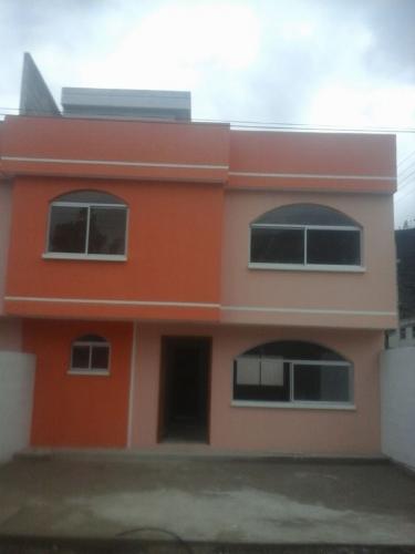 Casa de Venta en Pomasqui entrega inmediata, reserve con 500 dólares