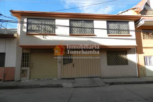 DE OPORTUNIDAD...CASA CON LOCALES COMERCIALES DE VENTA SECTOR GRAN AKI