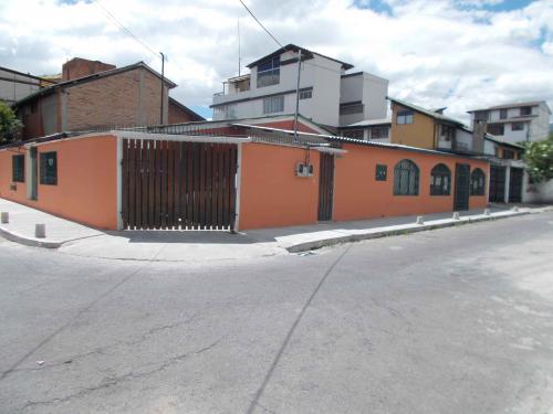 VENDO CASA ESQUINERA 1 PLANTA  BARRIO JIPIJAPA 
