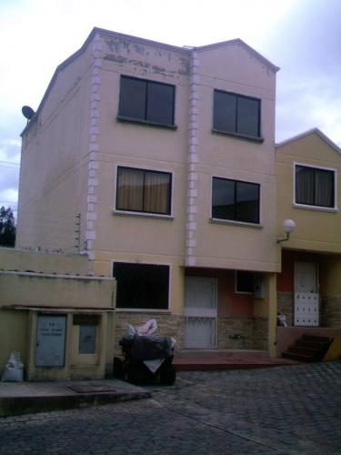 CASA EN CONJUNTO QUITO - CONOCOTO