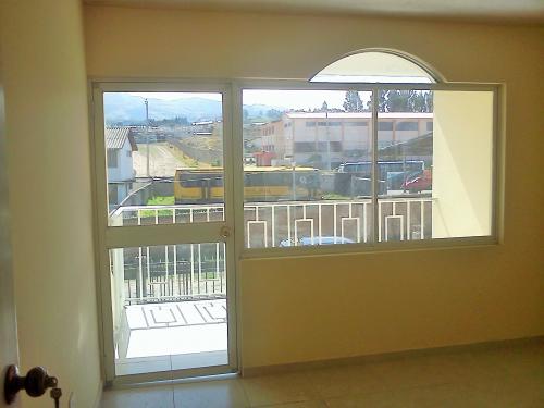 EN VENTA HERMOSA CASA EN CAYAMBE, SECTOR RESIDENCIAL
