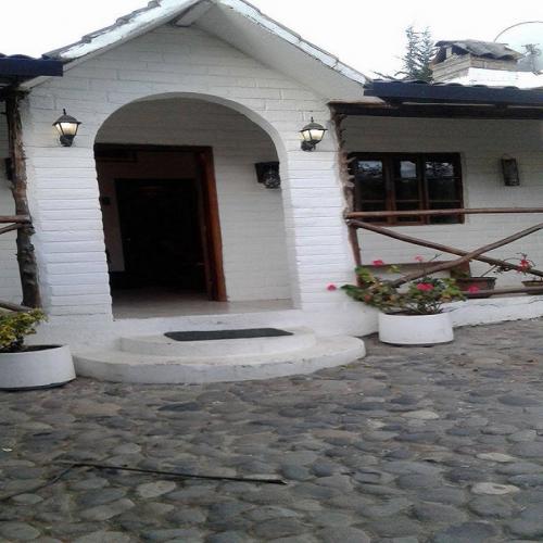 VENDO BONITA CASA DE CAMPO CERCA A OTAVALO 