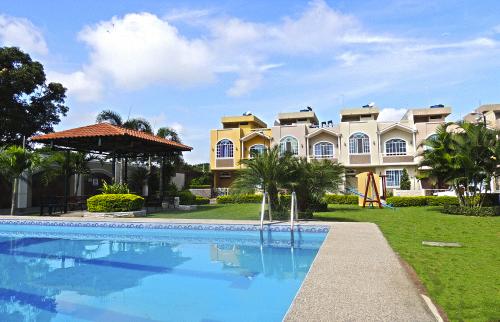 Hermosa Casa dentro de Urbanización exclusiva