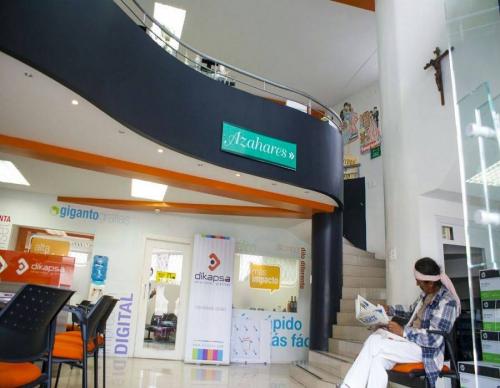 SE VENDE MODERNO EDIFICIO EN EL CENTRO DE OTAVALO.