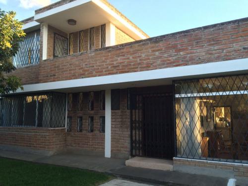CASA INDEPENDIENTE 4 DORMITORIOS DE VENTA, LAS ACACIAS TUMBACO