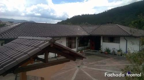 Casa San Rafael, amplia, 240m2 de construcción, amplios jardines $245.000 Aceptamos Biess, Inf: 2353232, 0997592747