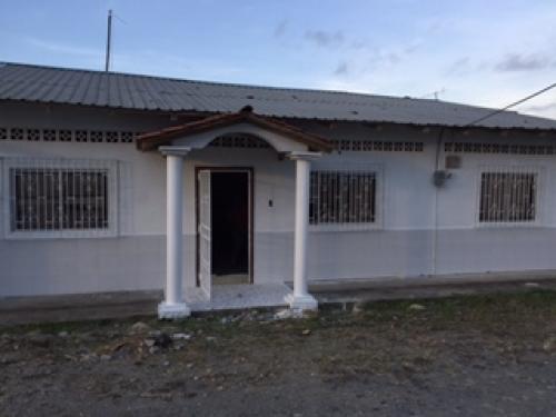 VENDO HERMOSA CASA Y TERRENO EN TONSUPA DE OPORTUNIDAD