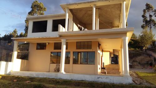 Se vende en Otavalo casa y terreno