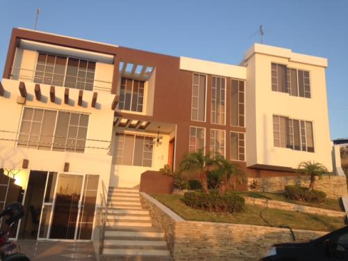 VENDO CASA  RENTERA CON DOS DEPARTAMENTOS DE 150 M2 C/U