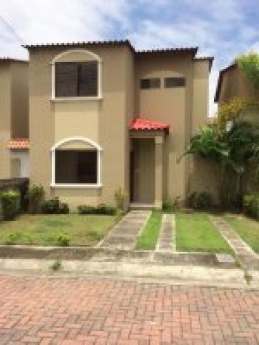 SE VENDE CASA EN URBANIZACION LA JOYA