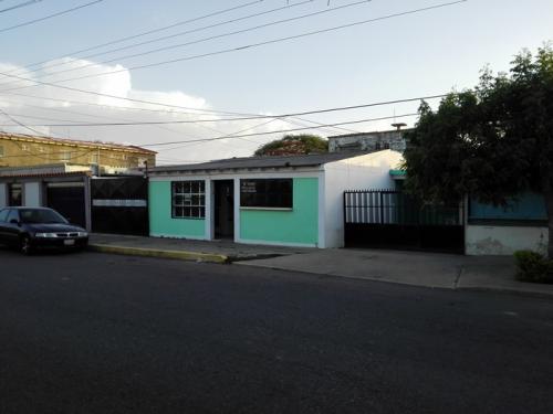  EN VENTA CASA AVENIDA LOS ORUMOS CERCA DEL C.C. COSTA AZUL