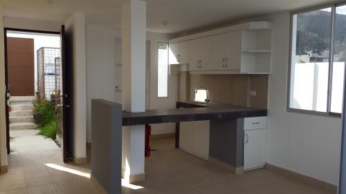 Casa 70m2 nueva con proyeccion a 3 pisos, Barrio El Rosario, a 4min del camino antiguo a Conocoto
