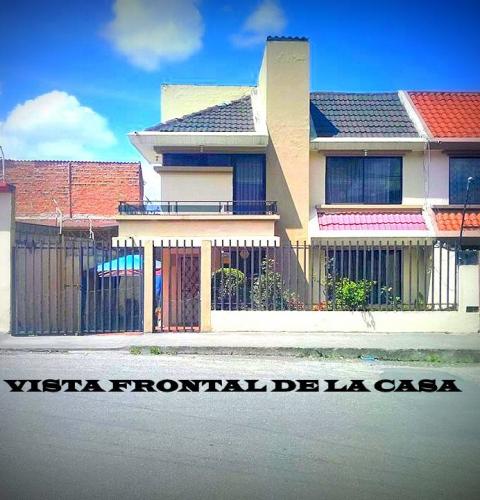 URGENTE POR VIAJE VENDO CASA INDEPENDIENTE EN LA ARGELIA-LOJA