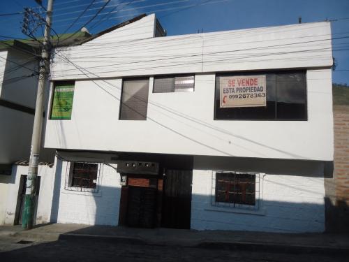 VENDO CASA CON 2 DEPARTAMENTOS EN POMASQUI