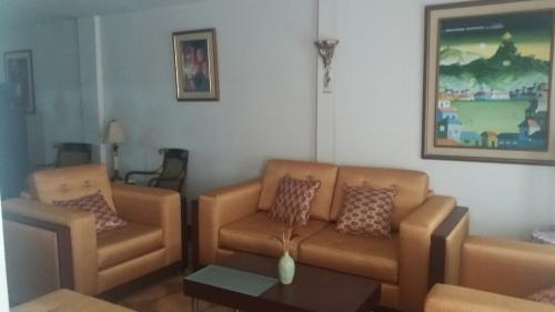 VENDO CASA  2 PISOS REMODELADA CIUDADELA LA SAIBA 