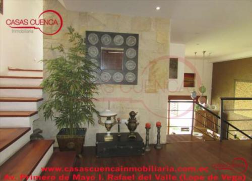 HERMOSA CASA CON ARQUITECTURA A DESNIVELES CERCA A ORDOÑEZ LAZO