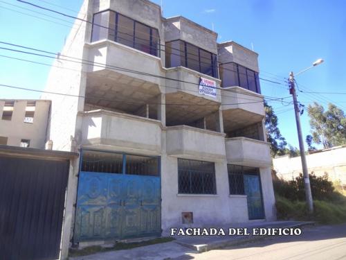 CASA AL SUR DE 3 PISOS, 4 DEPARTAMENTOS, UN PISO TERMINADO, TERRAZAS DEL PICHINCHA 