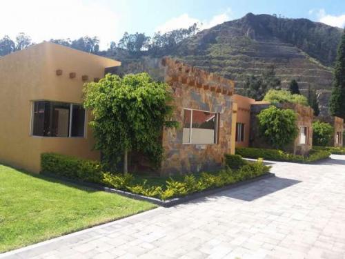 HERMOSA VILLA EN CAPULISPAMBA