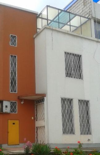 Casa en el mejor sector del Sur de Quito -  Quitumbe -  Conjunto - Negociable