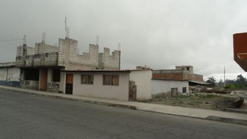 Vendo en Quiroga 700 metros de terreno con dos casas