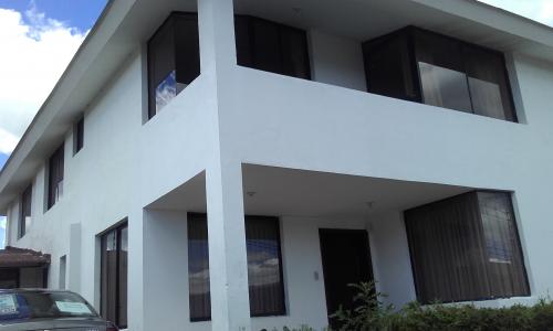 VENTA O RENTA DE HERMOSA CASA CERCA DE LA ESPE 