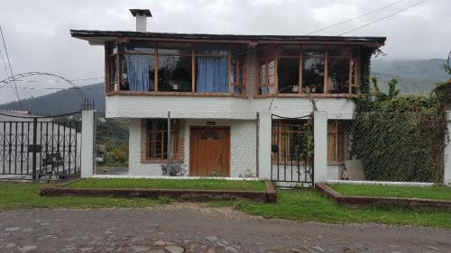 Vendo casa con terreno en Angamarca / Alangasí / Valle de los Chillos