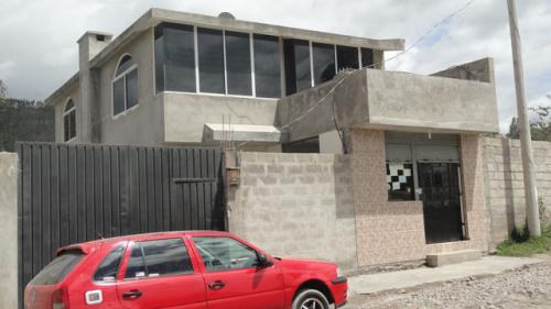 Vendo casa con piscina en Otavalo