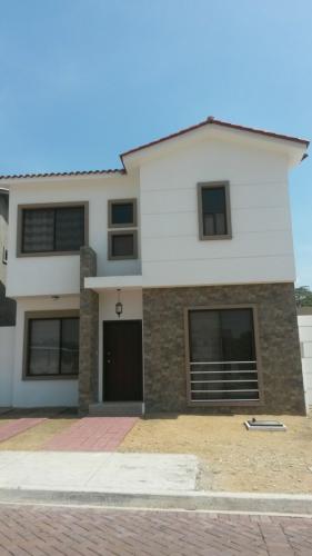 Exclusiva  villa dos plantas vía a la costa  Km 22.5 vía a la costa. (Guayas – Ecuador)