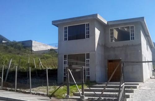 Urbanización Club La Marca, sector Mitad del Mundo, amplia, 5 dormitorios $129.000 2353232, 0997592747, 0992758548