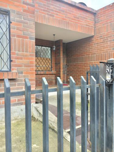 SE VENDE ECONÓMICA  CASA 