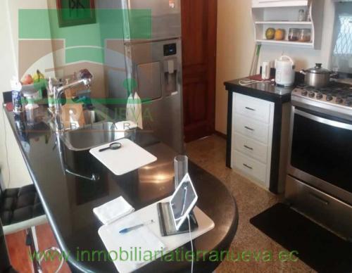 DE OPORTUNIDAD SE VENDE HERMOSA CASA EN CAYAMBE 