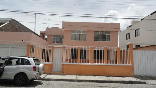 SE VENDE CASA RENTERA CON 5 DEPARTAMENTOS EN IBARRA – IMBABURA