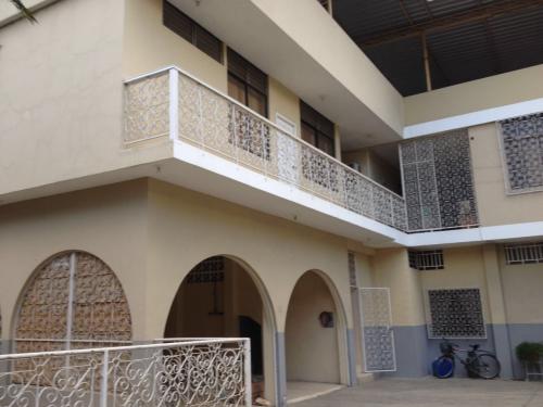 LINDA CASA AMPLIA DE 760 M2 DE CONSTRUCCION, PORTOVIEJO.....!!!